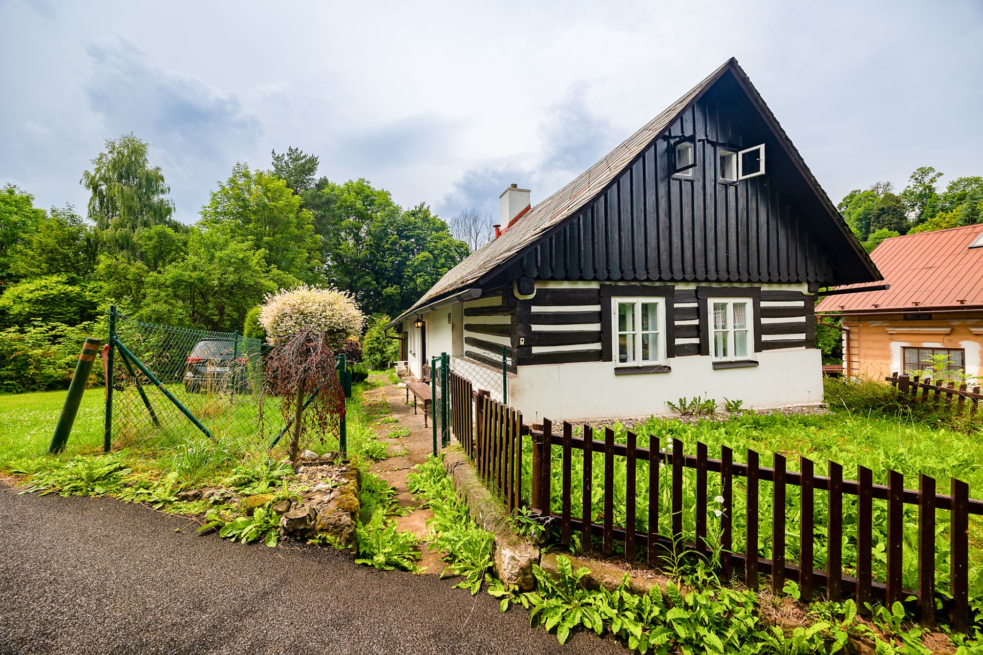 Rodinný dům v roubeném stylu 90 m2, 490 m2 pozemek, Benešov u Semil